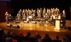 Uşak Yaren Odası Türk Halk Müziği Korosu Konser Düzenledi