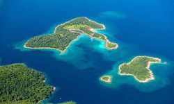 Sedir Adası'nın Ziyaretçileri Hem Denize Giriyor Hem Tarihi Yapıları Geziyor
