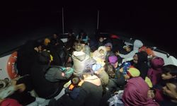 İzmir açıklarında 56 düzensiz göçmen kurtarıldı