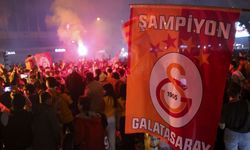 Uşak'ta Galatasaraylı taraftarlar şampiyonluğu kutluyor