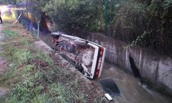 Sulama kanalına devrilen otomobilin sürücüsü yaralandı