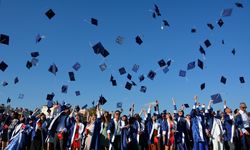 CBÜ Demirci Eğitim Fakültesi ve Meslek Yüksekokulunda mezuniyet töreni yapıldı