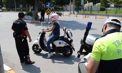 Polis ekipleri motosikletleri denetledi