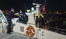 İzmir açıklarında geri itilen 42 düzensiz göçmen kurtarıldı