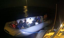 İzmir açıklarında geri itilen 13 düzensiz göçmen kurtarıldı