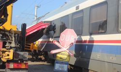 Hemzemin geçitte tren ile traktörün çarpıştığı kazada 4 kişi yaralandı