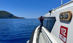 Fethiye'de kaybolan kişiye açık denizde sığındığı teknede ulaşıldı
