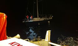 Makine arızası yapan teknedeki 3 kişi kurtarıldı