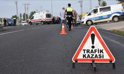 Kaza yapan tırdaki saman balyalarının altında kalan kadın öldü