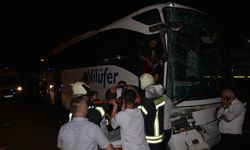Yolcu otobüsünün tıra çarpması sonucu 3 kişi yaralandı