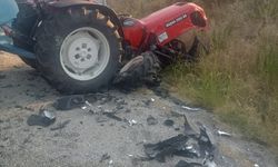 Traktör ile hafif ticari aracın çarpıştığı kazada 3 kişi yaralandı