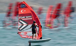 Türkiye Rüzgar Sörfü Slalom Ligi'nde ikinci ayak yarışları, Alaçatı'da başladı