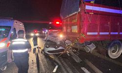 Kamyon ile otomobilin çarpıştığı kazada 1 kişi öldü, 3 kişi yaralandı