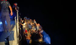 43 düzensiz göçmen kurtarıldı, 14 göçmen yakalandı