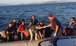 Sürüklenen bottaki 25 düzensiz göçmen kurtarıldı