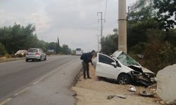 Kontrolden çıkıp beton direğe çarpan otomobilin sürücüsü öldü