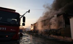 Manisa'da geri dönüşüm tesisinde çıkan yangın söndürüldü