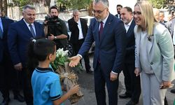 Çalışma ve Sosyal Güvenlik Bakanı Işıkhan, İzmir'de ziyaretlerde bulundu