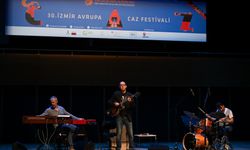 İtalyan gitarist Zeppetella, İzmir Avrupa Caz Festivali'nde konser verdi