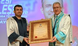 Ege Üniversitesi, Selçuk Bayraktar'a "fahri doktora" unvanı verdi
