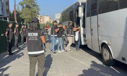 İzmir Adliyesi karşısındaki lokantada çıkan silahlı kavgayla ilgili 20 şüpheli savcılıkta