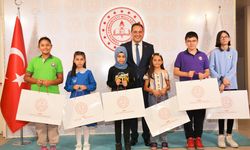 Uşak'ta düzenlenen resim ve karikatür yarışmasının ödülleri sahiplerini buldu
