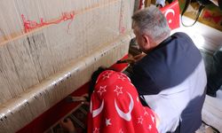 Vali Elban'dan Cumhuriyetin 100. yılı için  Türk bayrağına ilmek