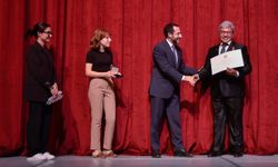 İZDOB Sanat Yönetmeni Aydın Uştuk'a "İtalya Yıldızı" nişanı verildi