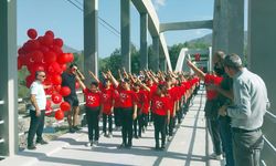 Atatürk Köprüsü'nde Cumhuriyet'in 100. yıl dönümü kutlandı