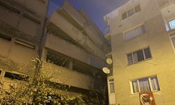 Kontrollü yıkımda bina çöktü, yanındaki 3 apartman tedbir amaçlı tahliye edildi