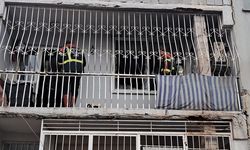 Yangında dumandan etkilenen 2 çocuk hastaneye kaldırıldı