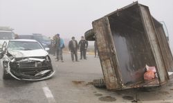 Otomobilin traktör römorkuna çarptığı kazada 7 kişi yaralandı