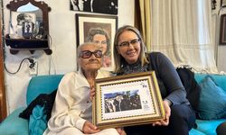 108 yaşındaki emekli öğretmen Sabiha Özer'e ziyaret