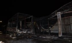 Sebze ve Meyve Toptancı Hali'ndeki yangında 10 dükkanda hasar oluştu