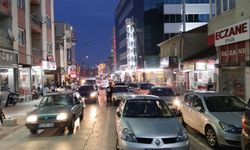 Uşak Barbaros Caddesi, Çarşambaları trafik yumağı oluyor