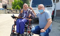Engellilere akülü tekerlekli sandalye hediye edildi