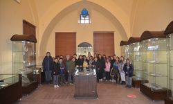 Öğrenciler Arkeoloji Müzesi ve Çini Müzesi'ni gezdi