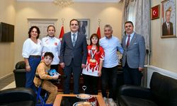 Özel Sporcular Türkiye Yüzme Şampiyonu Oral, altınla ödüllendirildi