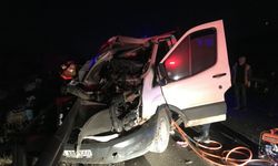 Uşak'ta kamyonet kamyona çarpıt, 1 ölü
