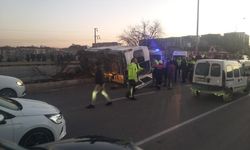 Minibüs devrildi, 12 kişi yaralandı