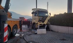 Tır ve kamyonetin çarpıştığı kazada 1 kişi öldü