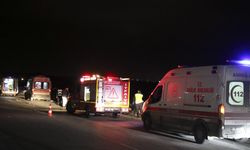 Uşak'ta işçi servisi ile otomobil çarpıştı: 7 yaralı !