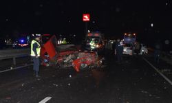 Manisa'da zincirleme trafik kazası; 2 ölü, 3 yaralı !