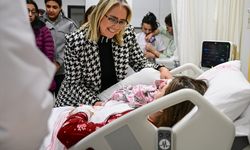 Çankırı, Bayraklı Şehir Hastanesi'nde yeni yılın ilk bebeğini ziyaret etti
