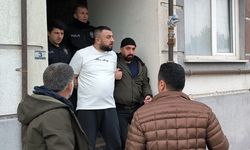 Silahlı cezaevi firarisi, polis ekiplerinin operasyonuyla kaçmaya çalışırken gözaltına alındı.