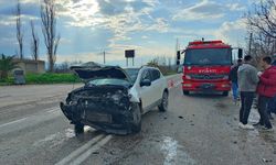 Aydın'da iki otomobilin çarpıştı;  4 kişi yaralı