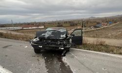 Afyonkarahisar'da tırla otomobil çarpıştı; 1 bebek öldü