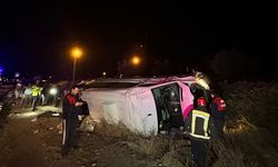 Uşak'ta trafik kazası; Minibüse arkadan çarptı!