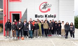 Basketbolcular Öğrencilerle Bir Araya Geldi