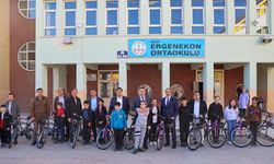 Uşak'ta 75 Öğrenciye Daha Bisiklet Dağıtıldı